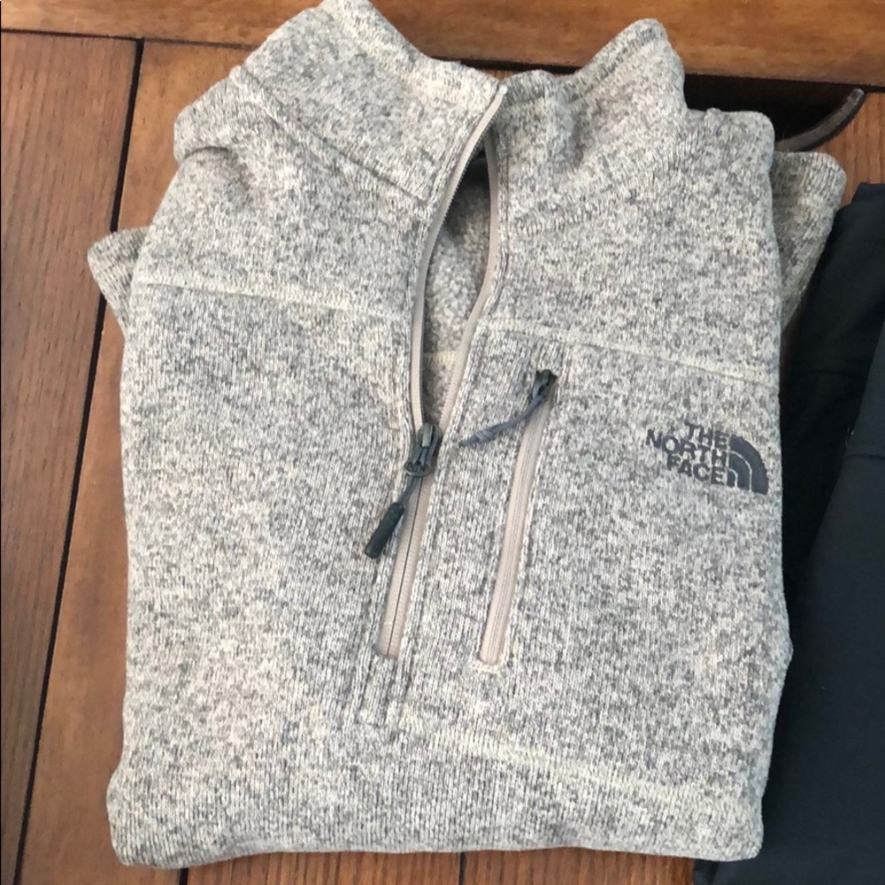 Men’s North Face fleece pullover